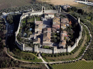 Monteriggioni, un angolo di medioevo sulle colline senesi