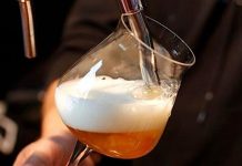 Agli italiani piace la birra artigianale, è boom di produzione e consumi