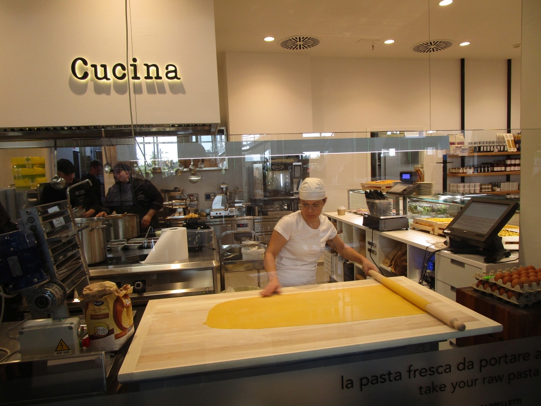 Tortellini in trasferta: la Bottega dei Portici apre a Reggio Emilia