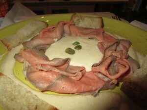 Il boccone Piemontese: girello e salsa tonnata