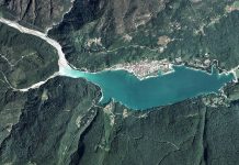 Città, paesi e borghi d’Italia: la friulana Barcis, sul lago di smeraldo