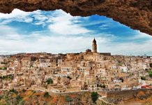 Matera, l’antica città dei Sassi, oggi moderna meta turistica