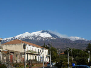 Trecastagni con Etna