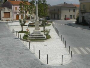 Sassinoro-piazza-(wikipedia.org)