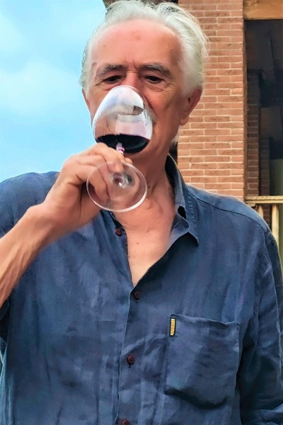 iuliano Bosio guida la degustazione dei vini. Photocredits Andrea Di Bella