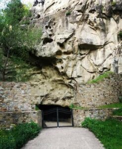 grotta-dei-briganti-credit_www.ilborghista.it_