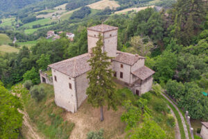 casa-torre-Rocca-di-Roffeno_ph.-francesco-de-marco
